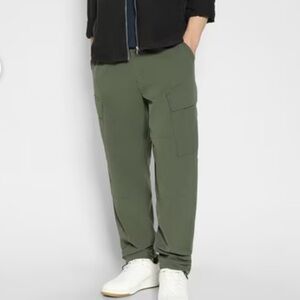 AMERICAN EAGLE Men Cargo Joggers with Attached Belt size large